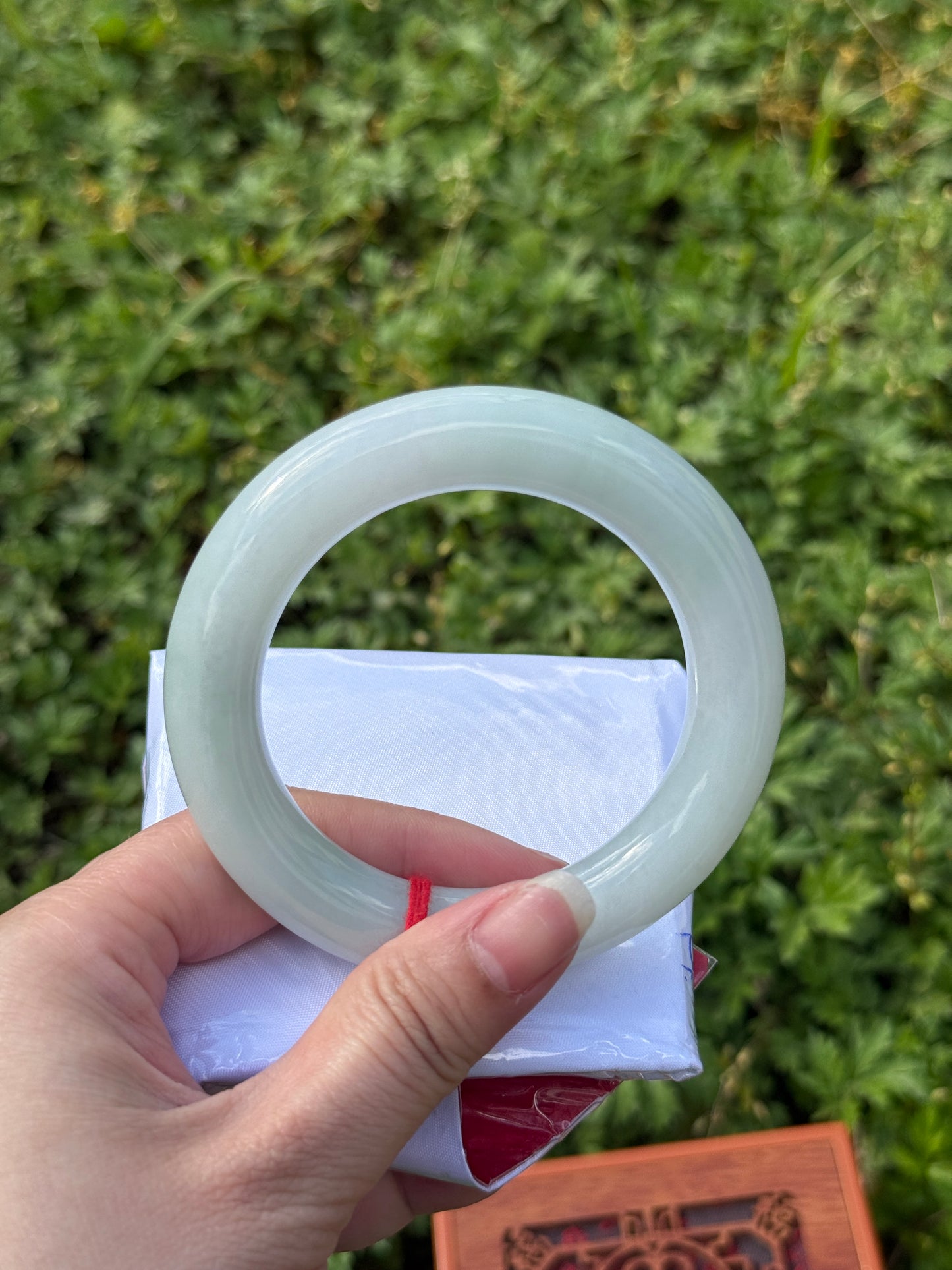 "White Jade with Green Base – Smooth Texture Bangle" SIZE 56 57 58