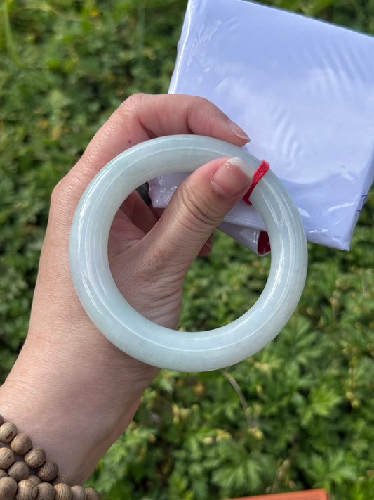 "White Jade with Green Base – Smooth Texture Bangle" SIZE 56 57 58