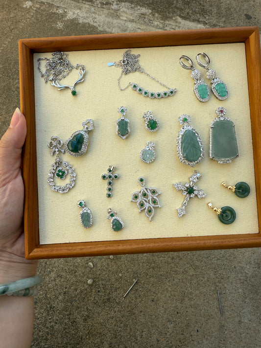 "Jade Necklace – Natural Elegance and Timeless Charm"